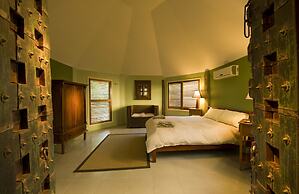 Glass House Mountains Ecolodge