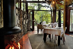 Rhino Post Safari Lodge