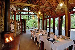 Rhino Post Safari Lodge
