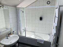 Arena Lodge