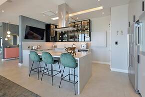 Davinci Hotel And Suites On Nelson Mandela Square