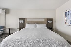 Holiday Inn Express Hotel & Suites Peru - Lasalle Area by IHG
