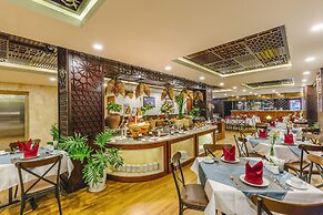 Happy Life Grand Hotel & Sky Bar