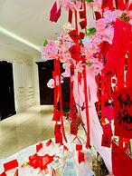 Happy Life Grand Hotel & Sky Bar