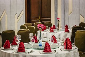 Happy Life Grand Hotel & Sky Bar