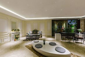 Happy Life Grand Hotel & Sky Bar