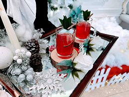 Happy Life Grand Hotel & Sky Bar