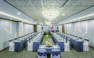 Happy Life Grand Hotel & Sky Bar