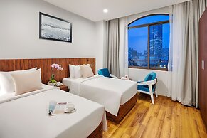 Happy Life Grand Hotel & Sky Bar