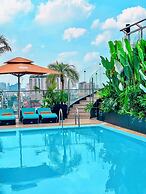 Happy Life Grand Hotel & Sky Bar