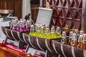 Happy Life Grand Hotel & Sky Bar