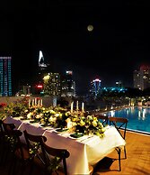 Happy Life Grand Hotel & Sky Bar