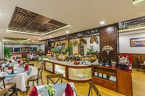 Happy Life Grand Hotel & Sky Bar