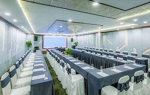 Happy Life Grand Hotel & Sky Bar