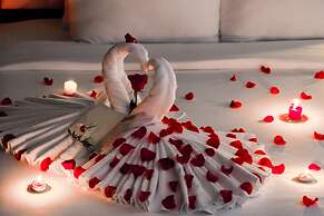 Happy Life Grand Hotel & Sky Bar