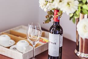 Happy Life Grand Hotel & Sky Bar