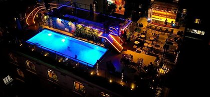 Happy Life Grand Hotel & Sky Bar