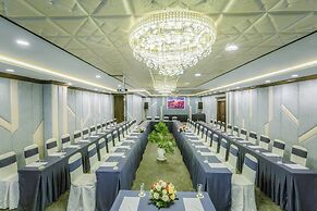 Happy Life Grand Hotel & Sky Bar