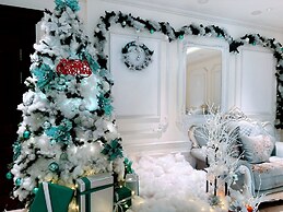 Happy Life Grand Hotel & Sky Bar