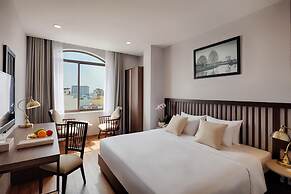 Happy Life Grand Hotel & Sky Bar