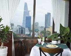 Happy Life Grand Hotel & Sky Bar