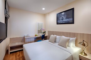 Happy Life Grand Hotel & Sky Bar