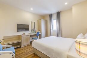 Happy Life Grand Hotel & Sky Bar