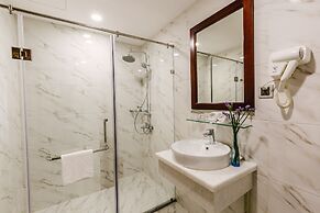 Happy Life Grand Hotel & Sky Bar