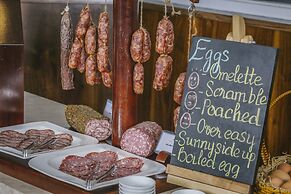 Happy Life Grand Hotel & Sky Bar