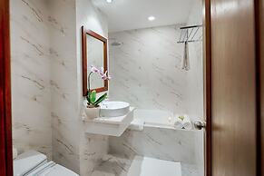 Happy Life Grand Hotel & Sky Bar