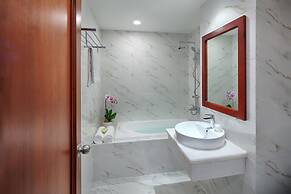 Happy Life Grand Hotel & Sky Bar