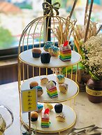 Happy Life Grand Hotel & Sky Bar