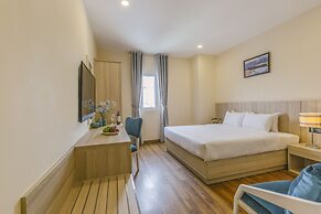 Happy Life Grand Hotel & Sky Bar