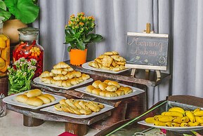 Happy Life Grand Hotel & Sky Bar