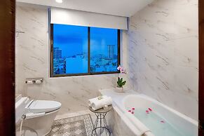 Happy Life Grand Hotel & Sky Bar