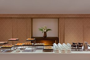The Golden Ridge Hotel