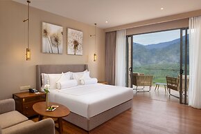 The Golden Ridge Hotel