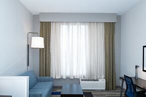 Holiday Inn Express & Suites Franklin - Berry Farms by IHG