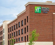 Holiday Inn Express & Suites Franklin - Berry Farms by IHG