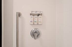 Holiday Inn Express & Suites Franklin - Berry Farms by IHG