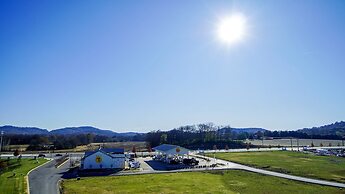 Holiday Inn Express & Suites Franklin - Berry Farms by IHG