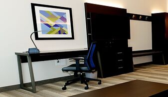 Holiday Inn Express & Suites Franklin - Berry Farms by IHG