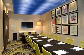 Holiday Inn Express & Suites Franklin - Berry Farms by IHG