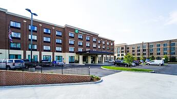 Holiday Inn Express & Suites Franklin - Berry Farms by IHG