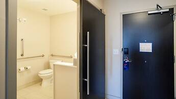 Holiday Inn Express & Suites Franklin - Berry Farms by IHG