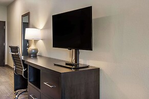 Comfort Suites Brunswick - Clevelend Southwest