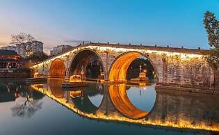 Hangzhou Haiwaihai Crown Hotel