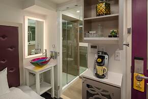 Staypineapple, An Artful Hotel, Midtown