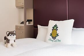 Staypineapple, An Artful Hotel, Midtown