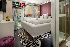 Staypineapple, An Artful Hotel, Midtown